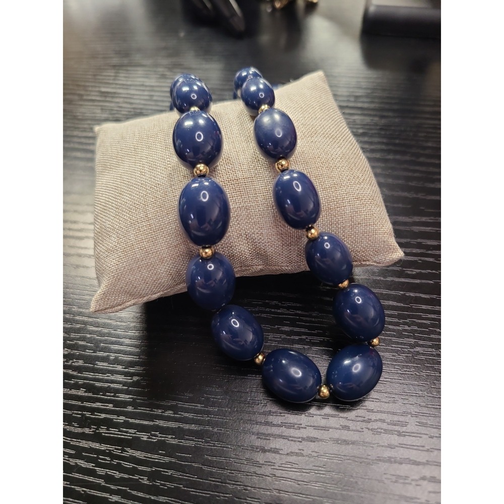 Signed Monet Navy Blue Oval Acrylic Bead Necklace 18" Gold Tone Classic Princess - Picture 2 of 6